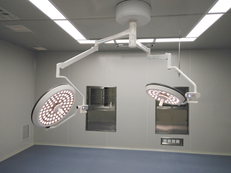 Touch Screen LED Surgical Light to Poland from MEDIK